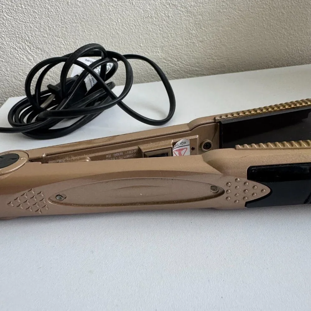 Hair Straightener / Flat Iron — Works & Heats Well (No Brand)